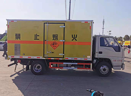 田阳爆破器材运输车工人安全操作规范与智能技术保障